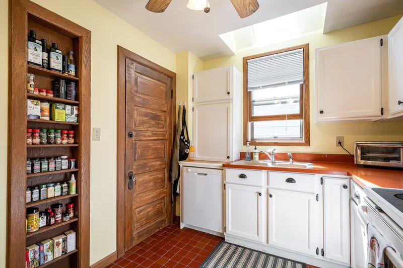 roommates in Milwaukee Private Room in 2Bed.1Bath - cirtru.com