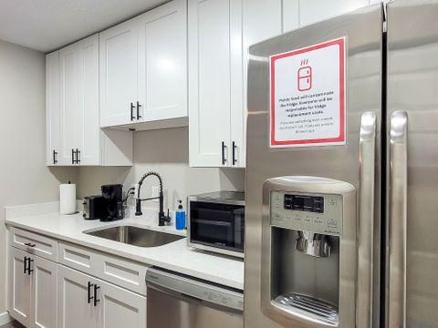 Comfortable & newly-renovated Gainesville House with Backyard (id. 2320)