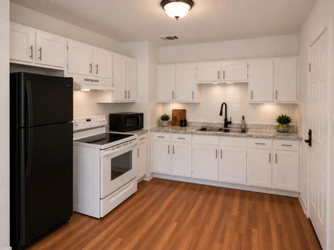 Quiet Lancaster Home | Smart TV | Wi-Fi | Utilities Included (id. 36965)