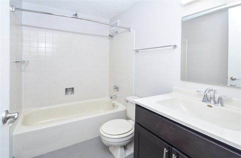 roommates in Chicago 2bed 2bath sublease 3 months - cirtru.com