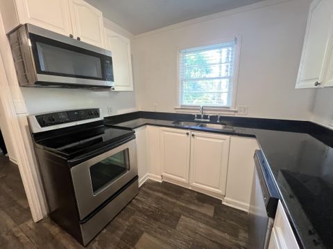 Mableton House with Dining area. Newly-renovated & comfortable (id. 7556)