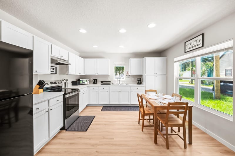 Brand New 7 Bedroom Home | Private Bathrooms | Personal Mini Fridge | Fully Furnished (id. 44144)