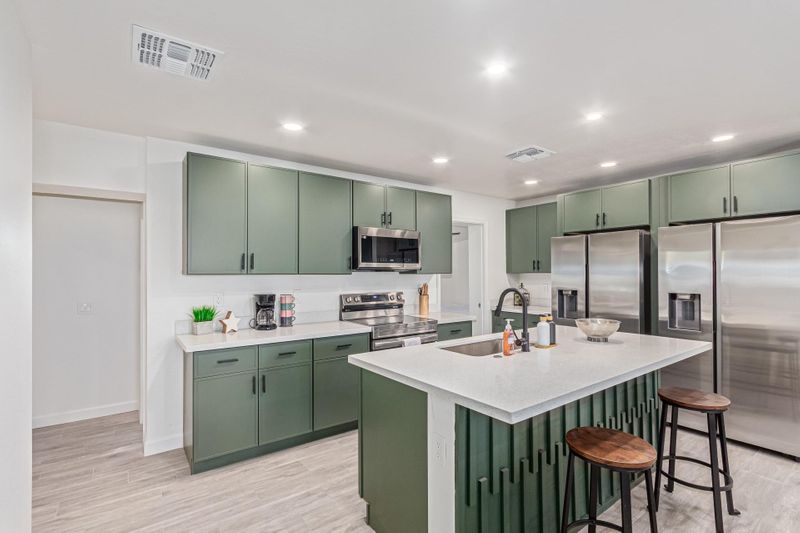 roommates in Undisclosed, Mesa, AZ 85201 ALL NEW Fully Remodeled- Double  Fridges+ Double Washer/Dryers- Close to ASU, MCC, freeway+! (id. 26516) - cirtru.com