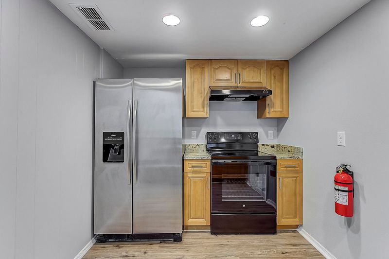 roommates in Undisclosed, Tampa, FL 33610 Spacious & modern Tampa House with Backyard (id. 4502) - cirtru.com