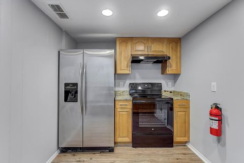 Spacious & modern Tampa House with Backyard (id. 4502)