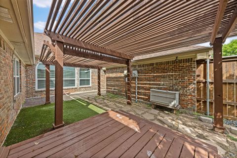 Spacious Newly-Renovated Brick Home | Pergola Backyard | Near Dallas (id. 33424)