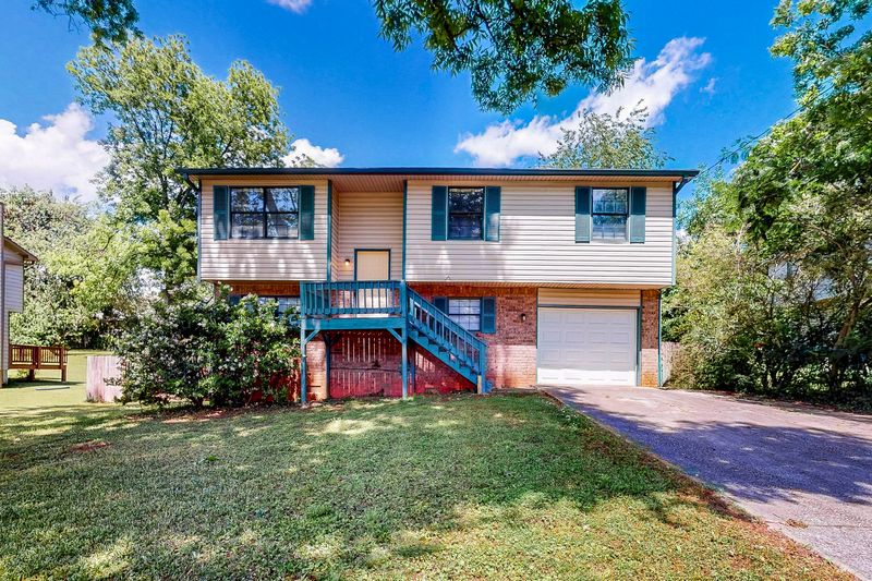 Comfortable Gresham Park/ Panthersville house right next to MARTA, each room is recently renovated! (id. 7683)