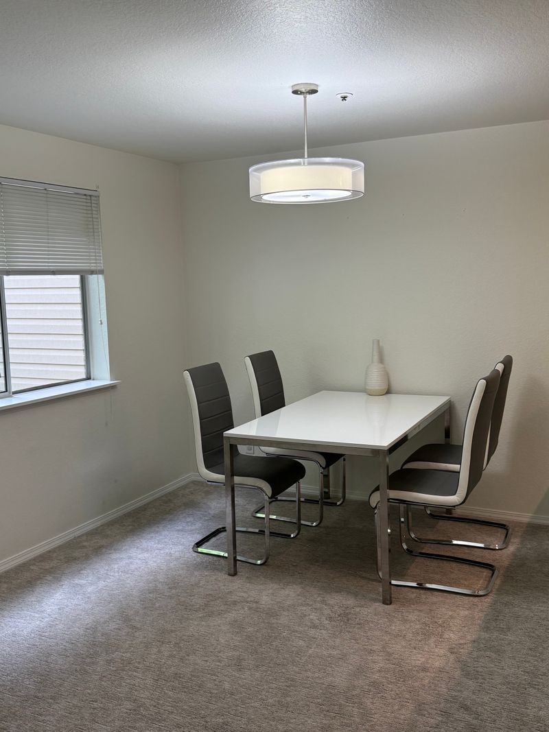 roommates in Lake Forest Park Private Room in 2Bed.1Bath - cirtru.com
