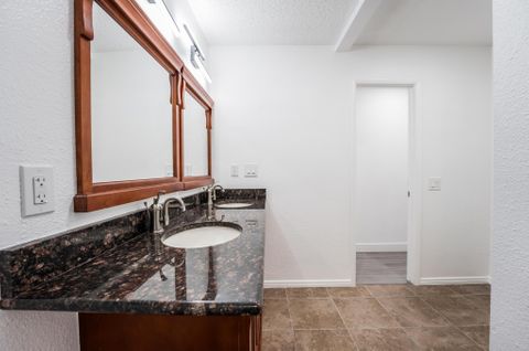 roommates in Undisclosed, Las Vegas, NV 89108 Spacious & comfortable Las Vegas House with Workspace (id. 5223) - cirtru.com