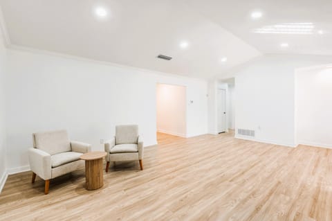 Live in the heart center of Plano near Frisco (id. 24140)