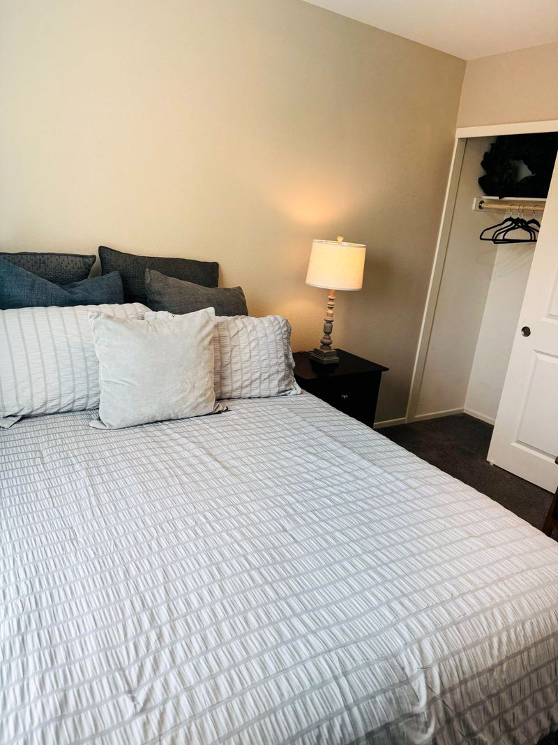 roommates in Undisclosed, Las Vegas, NV 89113 Live in Las Vegas (id. 18968) - cirtru.com