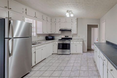 BRAND NEW Renovated Riverdale Property with Spacious Bedrooms! Don't Miss Out! (id. 1034)