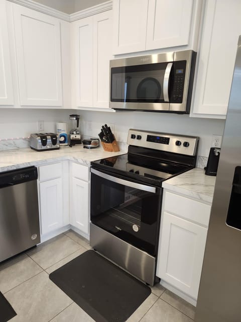 roommates in Undisclosed, Jacksonville, FL 32220 Jacksonville Gem (id. 38963) - cirtru.com