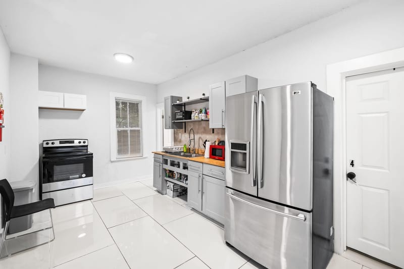 Brand New Remodel-Full Kitchen-Plenty of Space-Bus Stop Nearby-Shops & Dining-N. Jax (id. 43648)