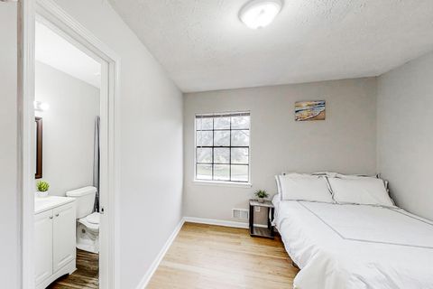 PROFESSIONAL SUPER HOST  Move-in Fee Waived‼ All Utilities Included Free Fast Wi-FiCleaning Services IncludedSmart Lock Rooms (id. 1355)