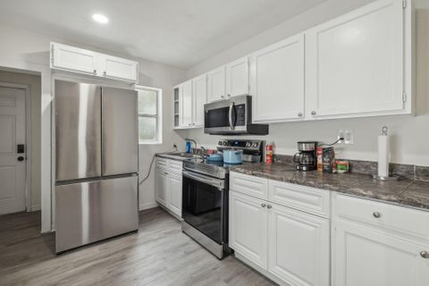 roommates in Undisclosed, Jacksonville, FL 32205 NO MOVE IN FEE | Newly Renovated | Winn Dixie, Walmart, Planet Fitness Nearby | Access to I-10 and 295 (id. 6370) - cirtru.com
