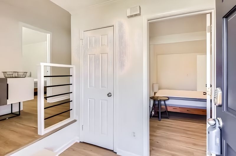 roommates in Undisclosed, Lawrenceville, GA 30043 Homey & newly-renovated Lawrenceville House with Dining area (id. 7682) - cirtru.com