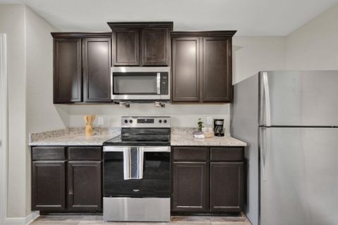 Renovated Rooms w/ Workspace in every room  Fast WiFi  Stunning Kitchen  ‍  Near Lackland AFB! (id. 11518)