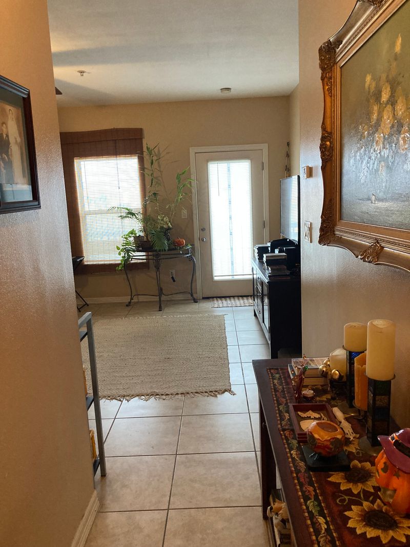 roommates in Port Isabel Shared Room in 2Bed.2Bath - cirtru.com