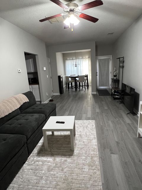 Quiet & Spacious Home Near Airport & Transit – Ideal for traveling Professionals (id. 18789)