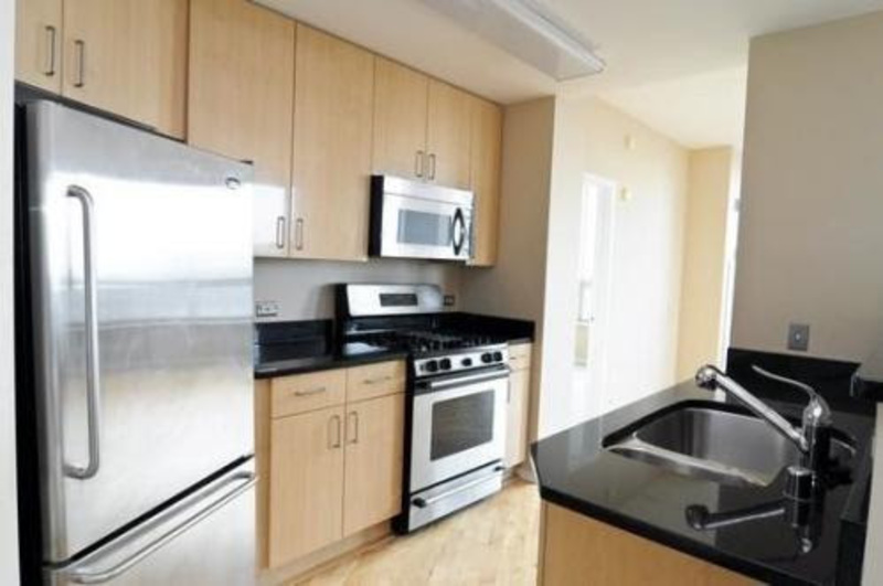 $1350 River North Room Jul 1
