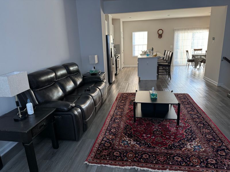 roommates in Woodbridge Room2Bed.1.5Bath - cirtru.com