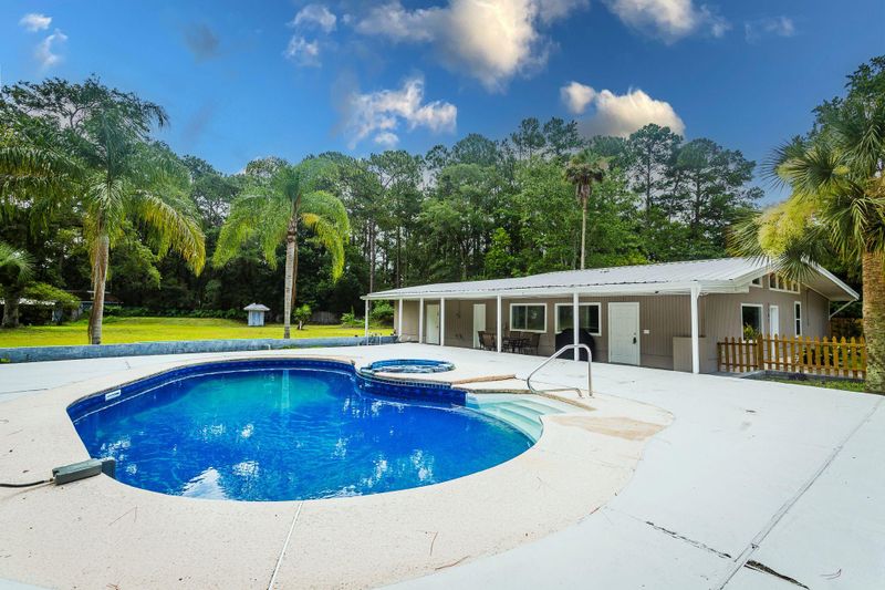 No move-in fees!  Jacksonville Home | Pool ‍ | Huge Yard  | Quiet & Spacious Living (id. 30178)