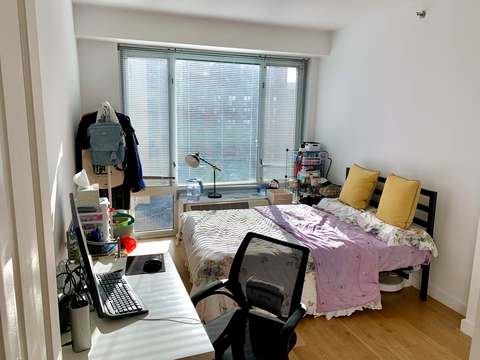 Master bedroom w/ bath in 2B2B Apt