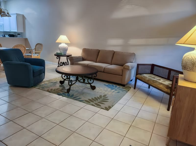 Peaceful room rental Safe, Uncrowded living close to hospitals & beaches (id. 16433)