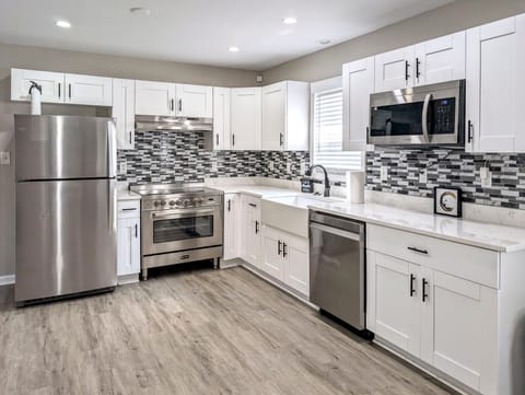 roommates in Undisclosed, Atlanta, GA 30310 2 Min Walk to Bus Stop - Spacious and Modern Home minutes from Morehouse College and downtown ATL (id. 8809) - cirtru.com