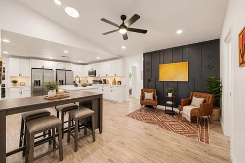 Your Spacious New Modern Home in Mesa | Newly Renovated! (id. 44005)