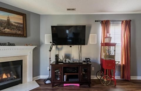 Smart Home | Hot Tub | Private Backyard (id. 40938)