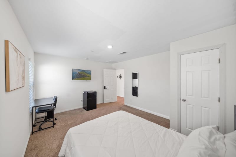 Top 5 Star Home in IE + Fully Renovated Room + Utilities Included + Fast Wi-Fi + Smart Lock Access! (id. 35220)