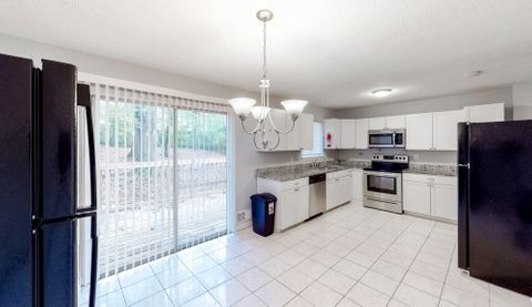 Stunning Riverdale Home, 5 min walk to bus stop Upper Riverdale Rd SW & Hayes Dr (id. 505)