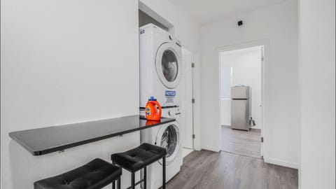 roommates in Undisclosed, Tampa, FL 33607 Feel at home in West Tampa in this Lively Professional Co-Living Near TPA (id. 31498) - cirtru.com