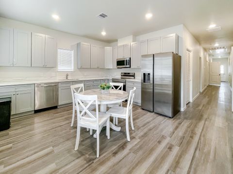 roommates in Undisclosed, Houston, TX 77016 Private Bathroom & Shower in Every Room - Newly-Built Houston Home (id. 2833) - cirtru.com