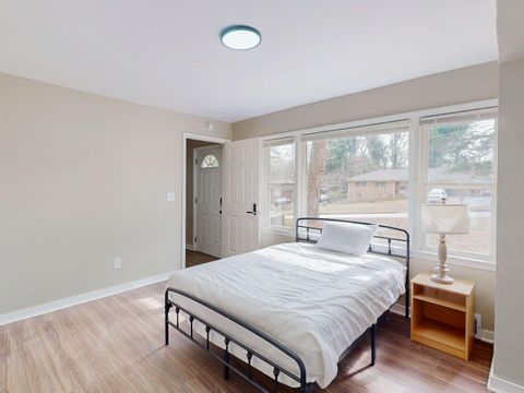 NEW LISTING - Book Now  Newly Renovated Rooms in Decatur – All Private Bathrooms! (id. 28813)