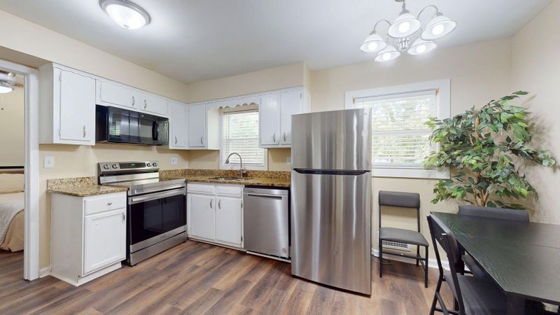 Get $250- click for details  • Cleaning Service • Fast WiFi • Utilities Included • Close to MARTA Routes 111 & 20 (id. 34463)