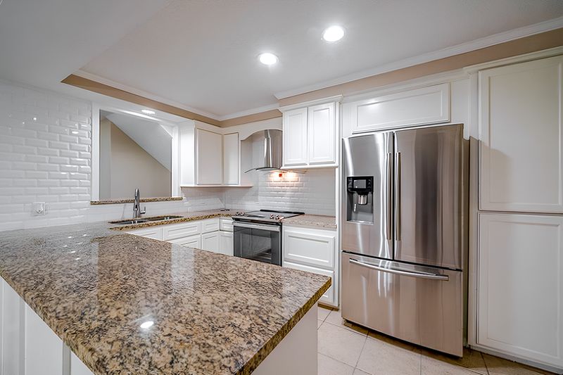 roommates in Undisclosed, Pasadena, TX 77502 Beautiful Renovated Home on Quiet Street! Stainless Steel Appliances! Free WiFi! (id. 589) - cirtru.com