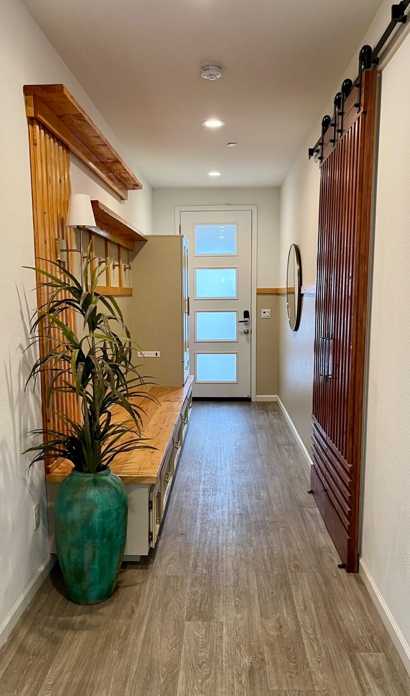 HUGE Furnished Rooms + Private TVs | Beautiful Elk Grove Home | Utilities Included! (id. 20992)