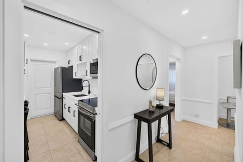 Remodeled Retreat Near Las Olas, Whole Foods & the Beach (id. 38395)