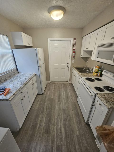 Modern & cozy Tampa house with backyard, perfect for an exciting lifestyle! (id. 8034)