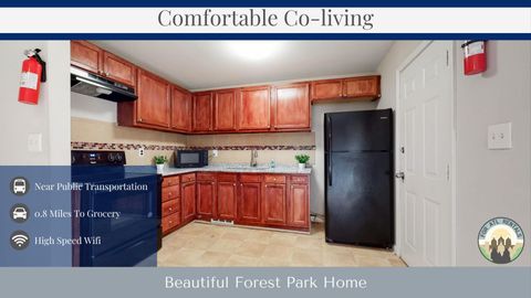 Beautiful Forest Park Home! Don't Miss Out! Spacious Bedrooms, Hardwood Flooring! Hidden GEM (id. 1222)