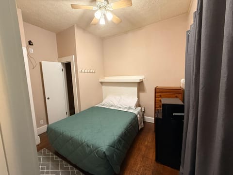 roommates in Undisclosed, Indianapolis, IN 46208 Crown Hill Neighborhood- Furnished Private Room with Half Bath, TV, Mini Fridge & Microwave (id. 40003) - cirtru.com