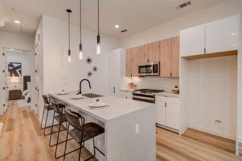 South Side Home, a 4 minute walk to transit stop Old Spanish Trail @ Del Rio St (id. 31529)
