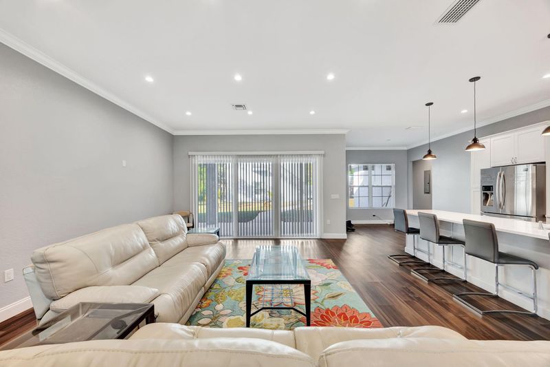 roommates in Undisclosed, St. Petersburg, FL 33711 Luxury Living in St. Petersburg – 6 Private Suites with High-End Amenities! (id. 9876) - cirtru.com