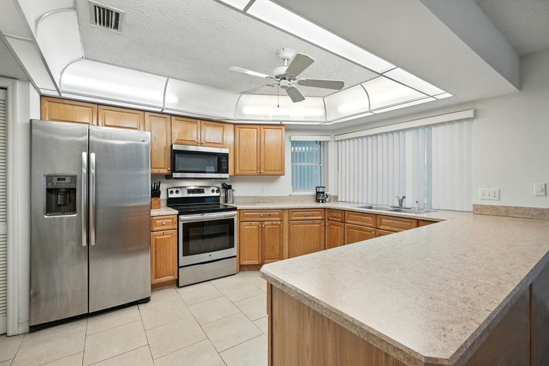 roommates in Undisclosed, Palm Coast, FL 32164 Minifridges/Monthly Clean/Desks  On-Site Laundry/Grocery Store Nearby  Move-in Special (id. 16612) - cirtru.com