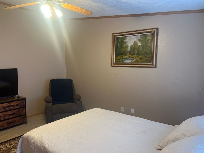 roommates in Montrose Room3Bed.1.5Bath - cirtru.com