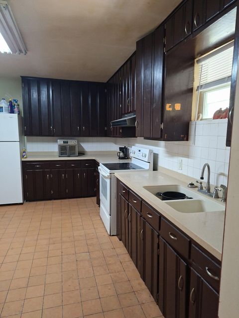 Affordable Rooms Near Downtown Jacksonville – Move-In Ready (id. 32324)