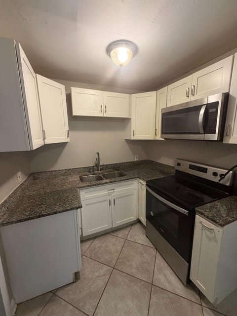 Live in Browns Mill Park, a 5 minute walk to transit stop Old Hapeville Rd SW @ Brevard Ave SW (id. 42099)